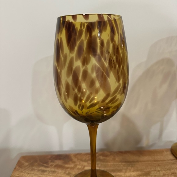 4 Amber Tortoise Shell Leopard Amber  Art Glass Wine Glasses Set Vintage Vibes - Picture 5 of 11